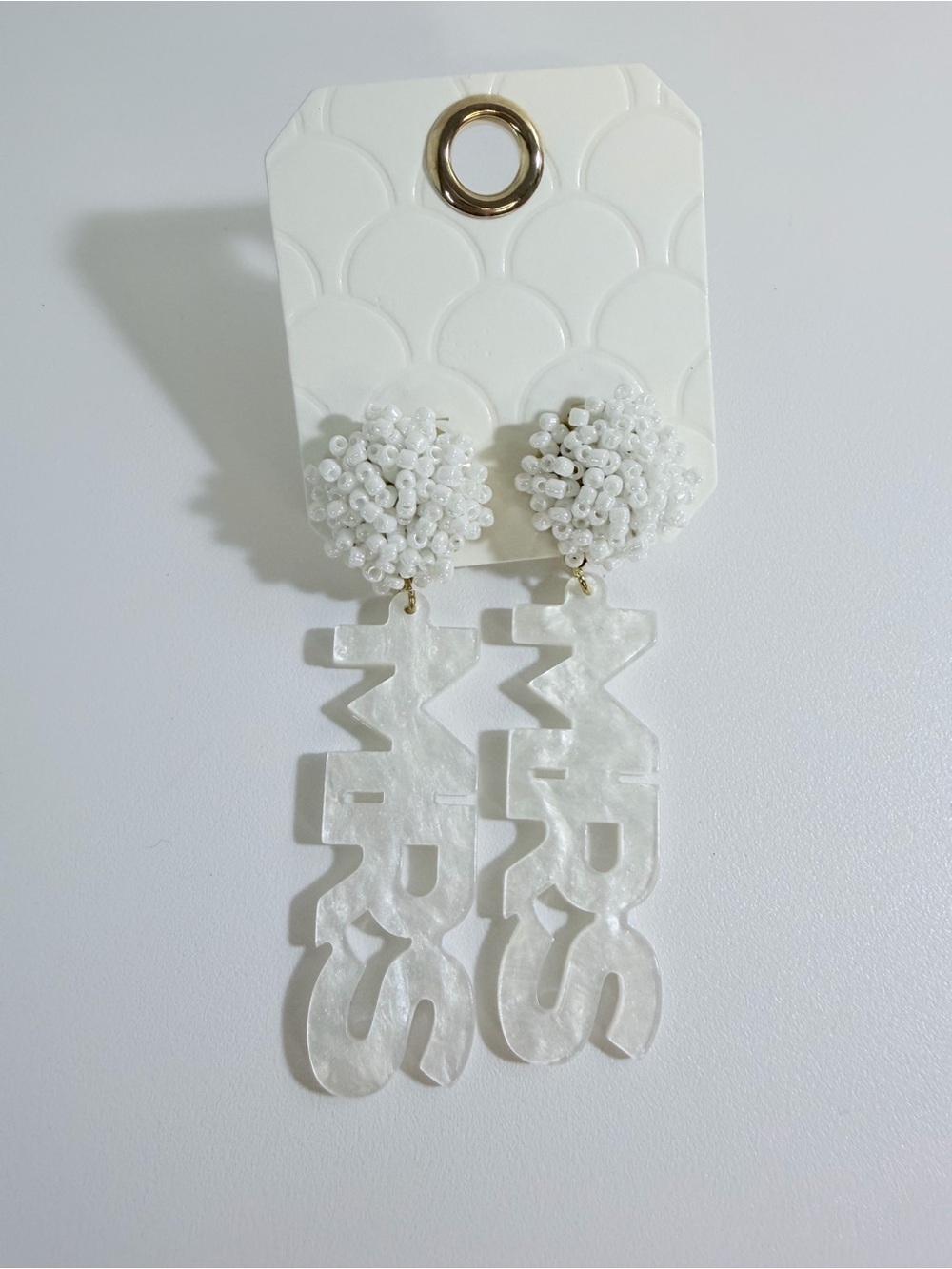 ‘ MRS ‘ White Beaded & Acrylic Mother of Pearl Drop Earrings For Brides NWT